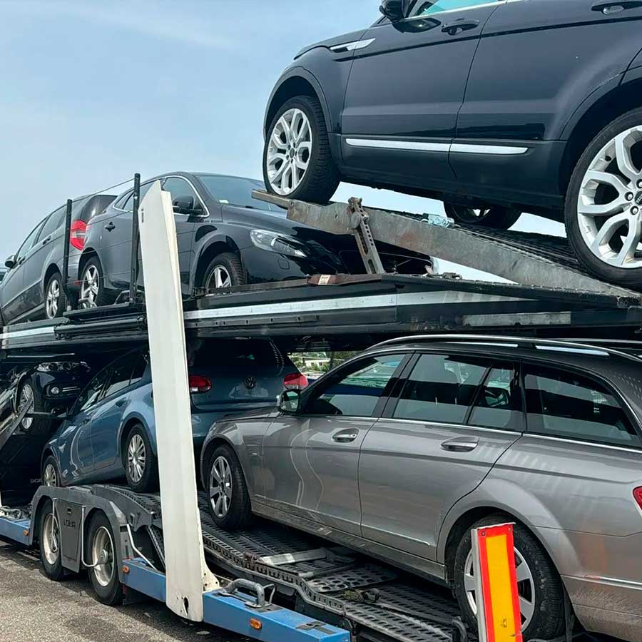 Autotransportes Sierra López coches sobre camión portacoches